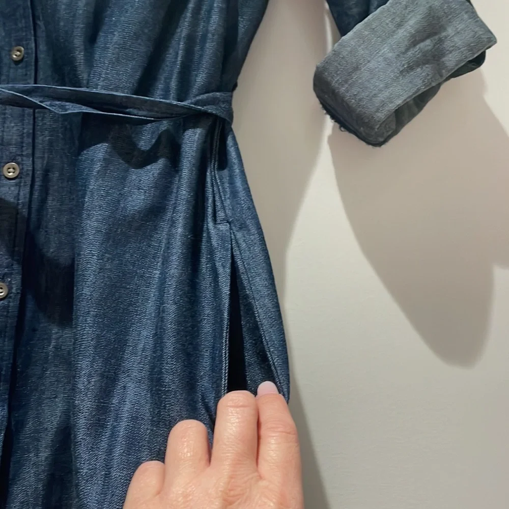 Adorable banana republic size 2 jean dress with pockets! - Picture 6 of 6